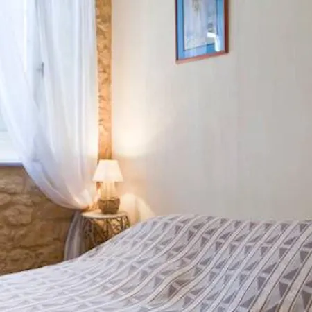 2oppelhaushaelfte In Einem Alten Bauernhof Im Perigourdine By Interhome