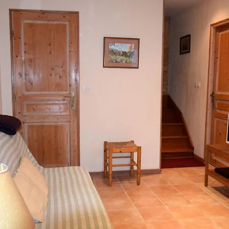 2oppelhaushaelfte In Einem Alten Bauernhof Im Perigourdine By Interhome Casa vacanze Sainte-Mondane